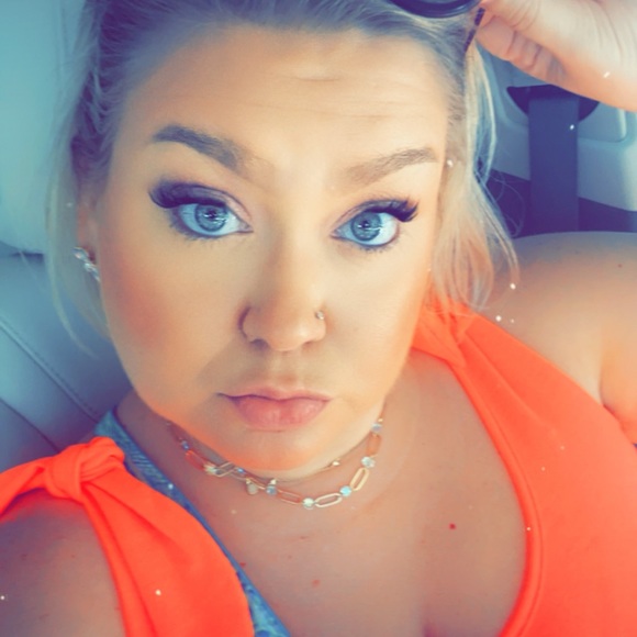 Meet your Posher, Michelle - Picture 2 of 3